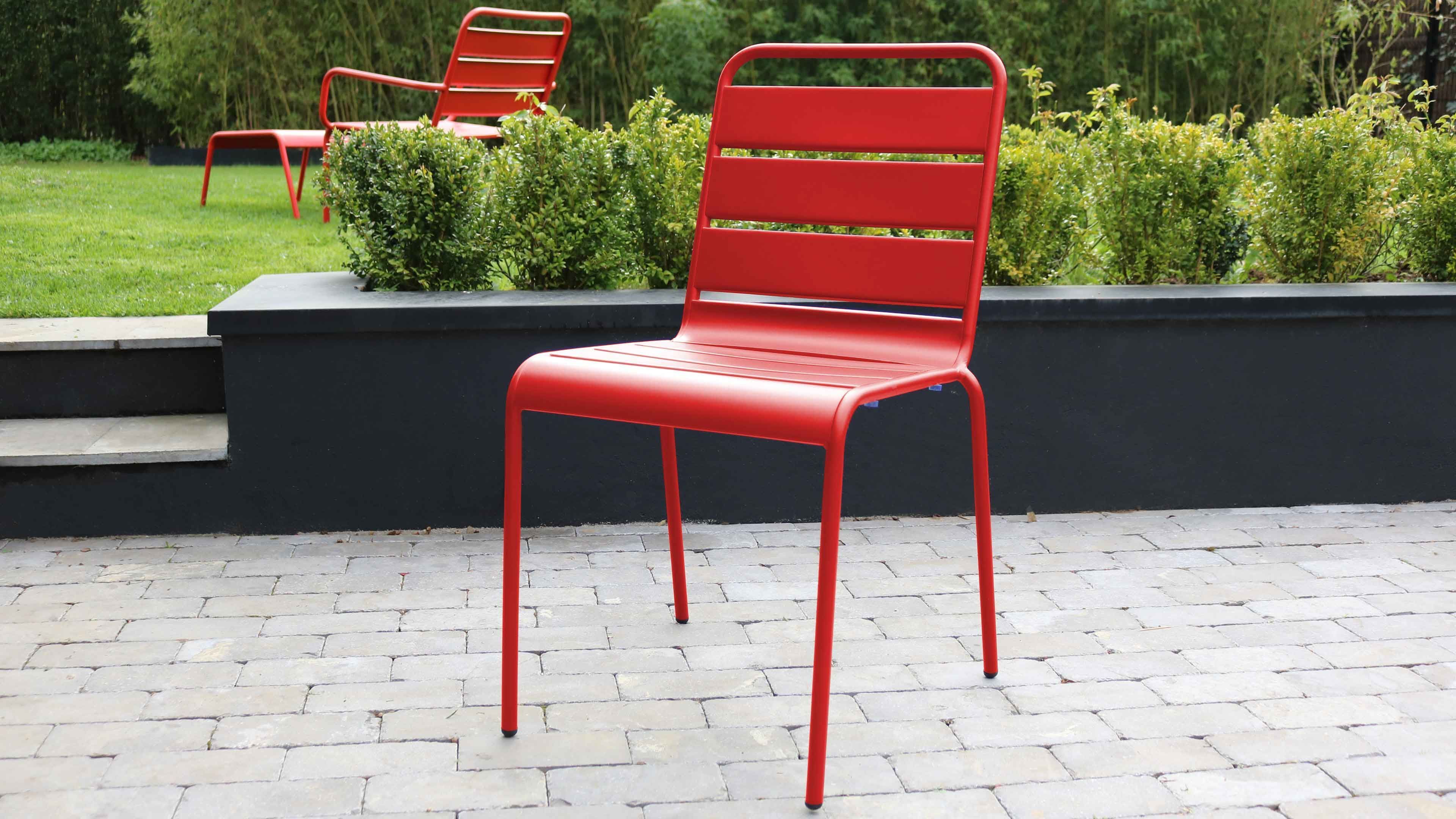 chaise jardin rouge