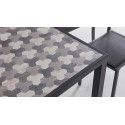 Zoom matière table d'exterieur en aluminium et céramique motif Tripod | TIVOLI Zoom matière table d'exterieur en aluminium et céramique motif Tripod | TIVOLI