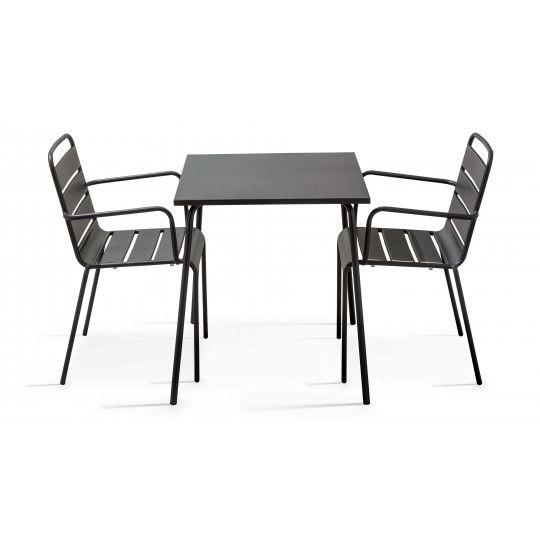 Table carrée intérieure grise et 2 fauteuils