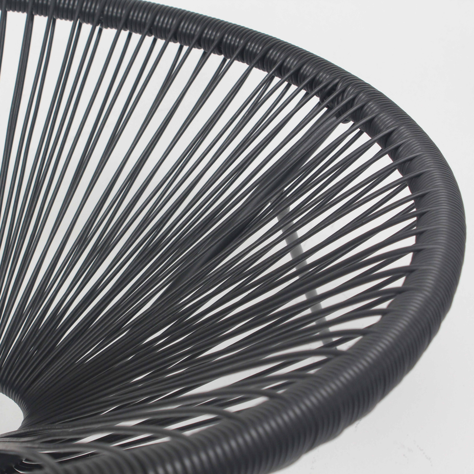 fauteuil filaire en polyéthylène noir