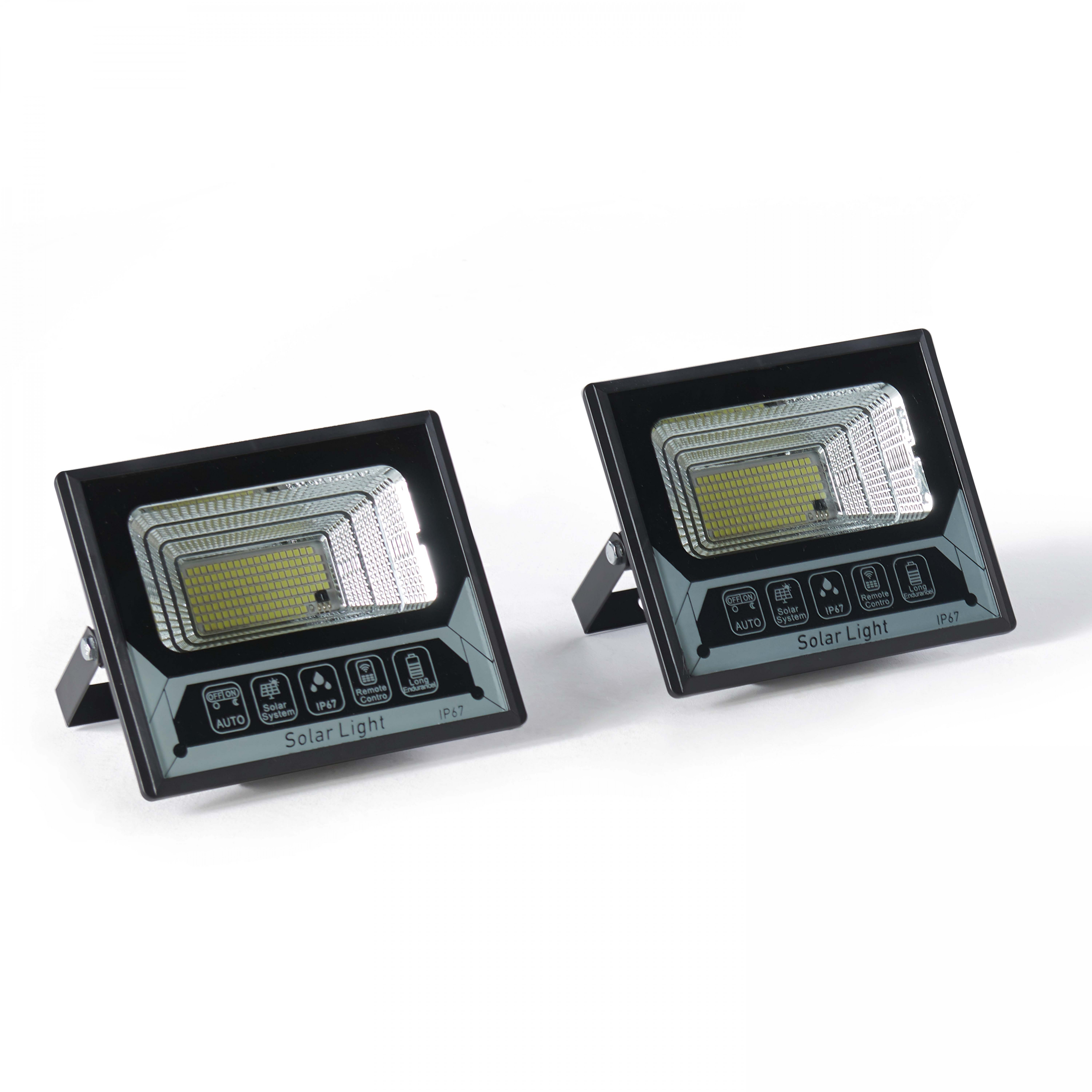 Lot de 2 ou 4 projecteurs solaires LED avec télécommande