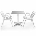 Table carrée alu CHR et 2 fauteuils