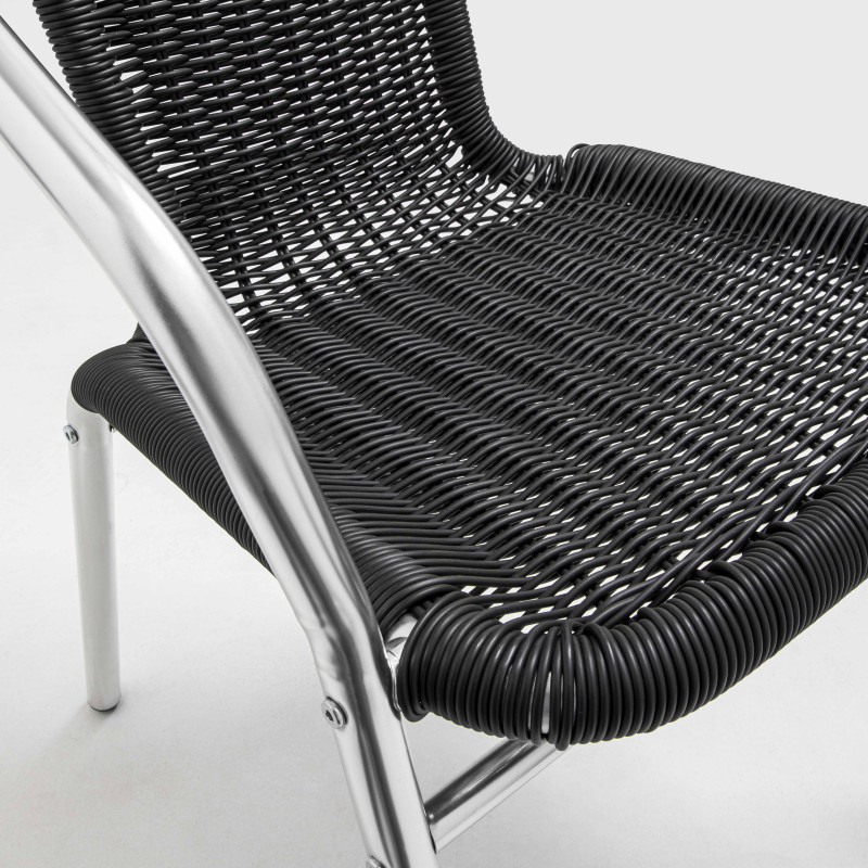 Chaise en alu et résine noire pour café bistro