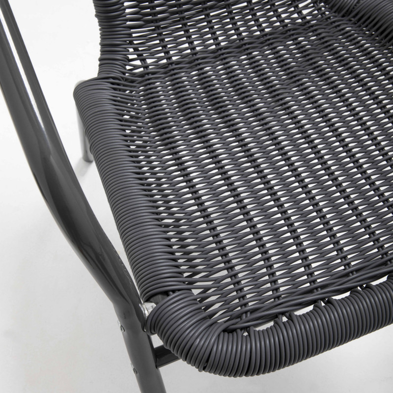 Chaise en alu et résine grise pour café bistro