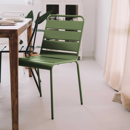 Chaise en métal empilable style industriel pour l’intérieur | Oviala