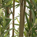 Focus tronc et feuille artificielle bambou