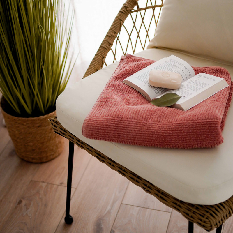 Focus plante artificielle herbe folle juncus