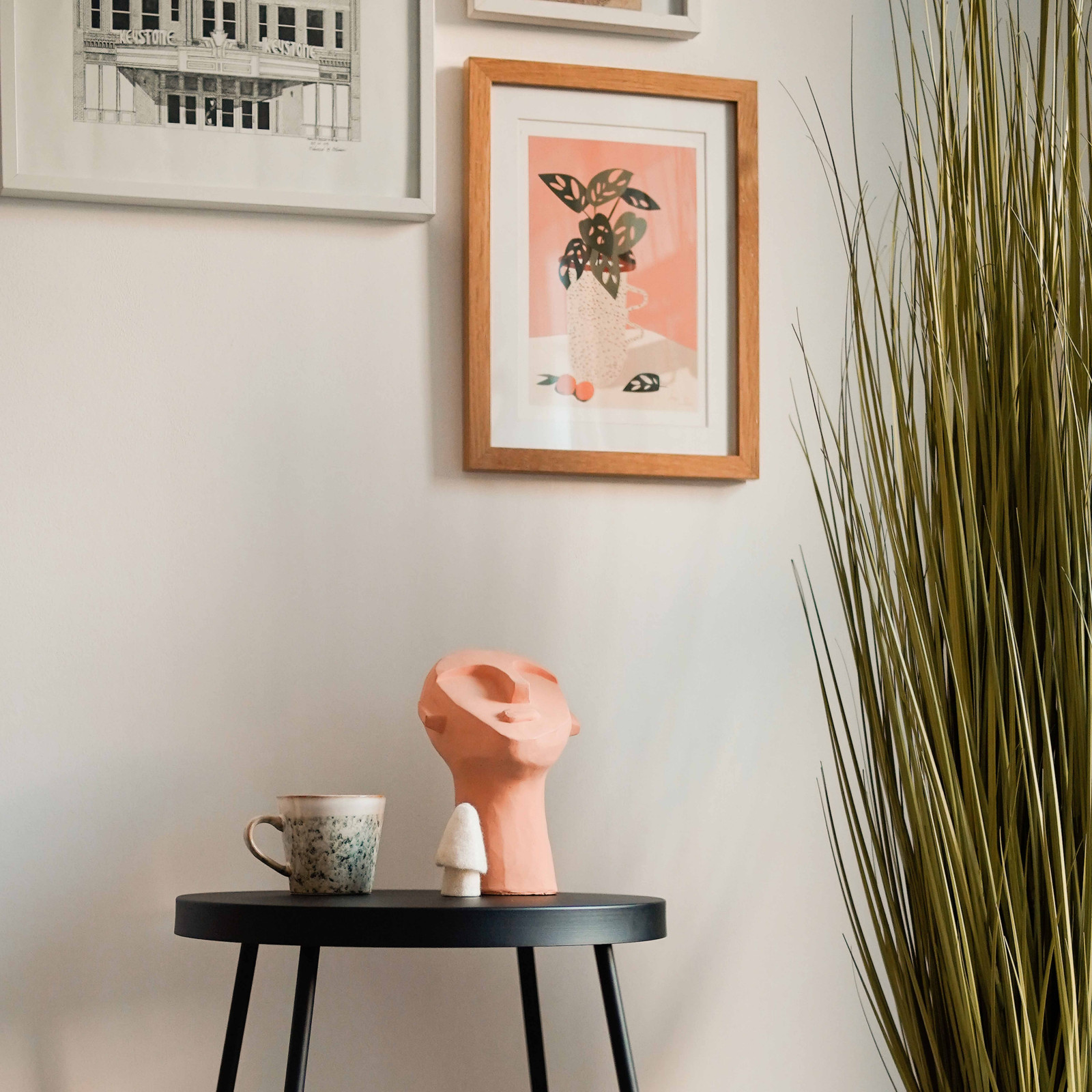 Focus plante artificielle herbe folle juncus