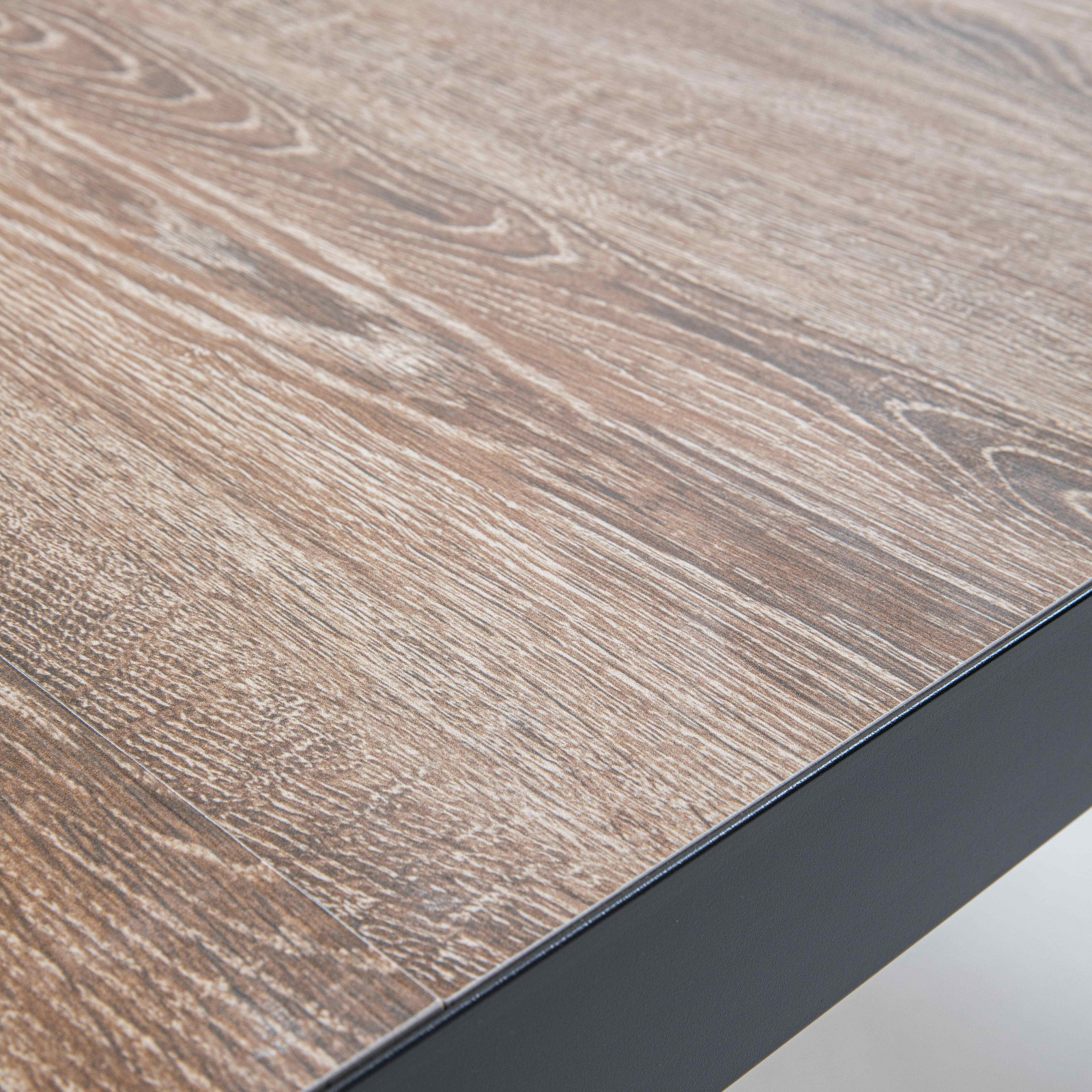 Table contemporaine rectangulaire en aluminium et céramique