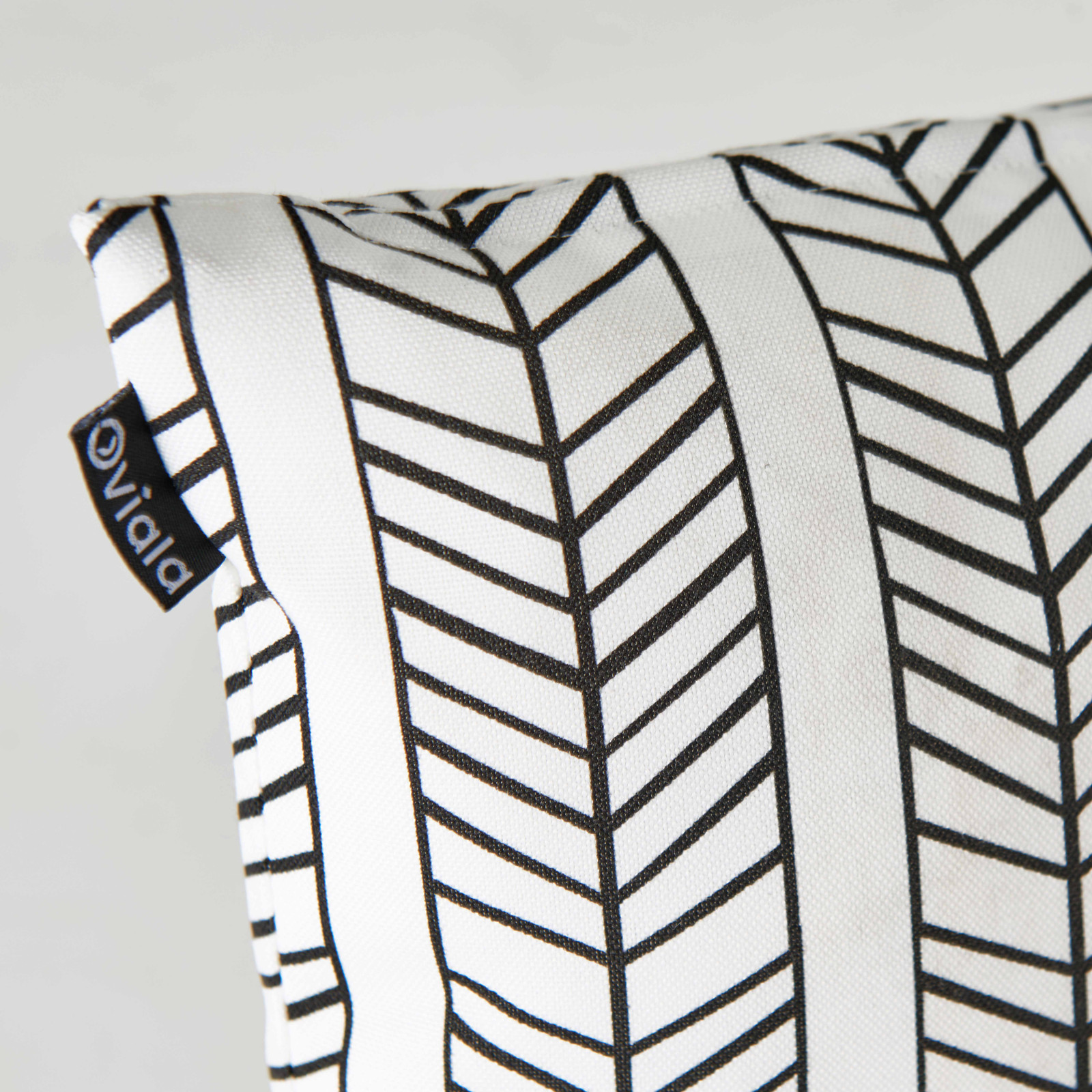 Focus coussin outdoor motifs BLANC ET NOIR