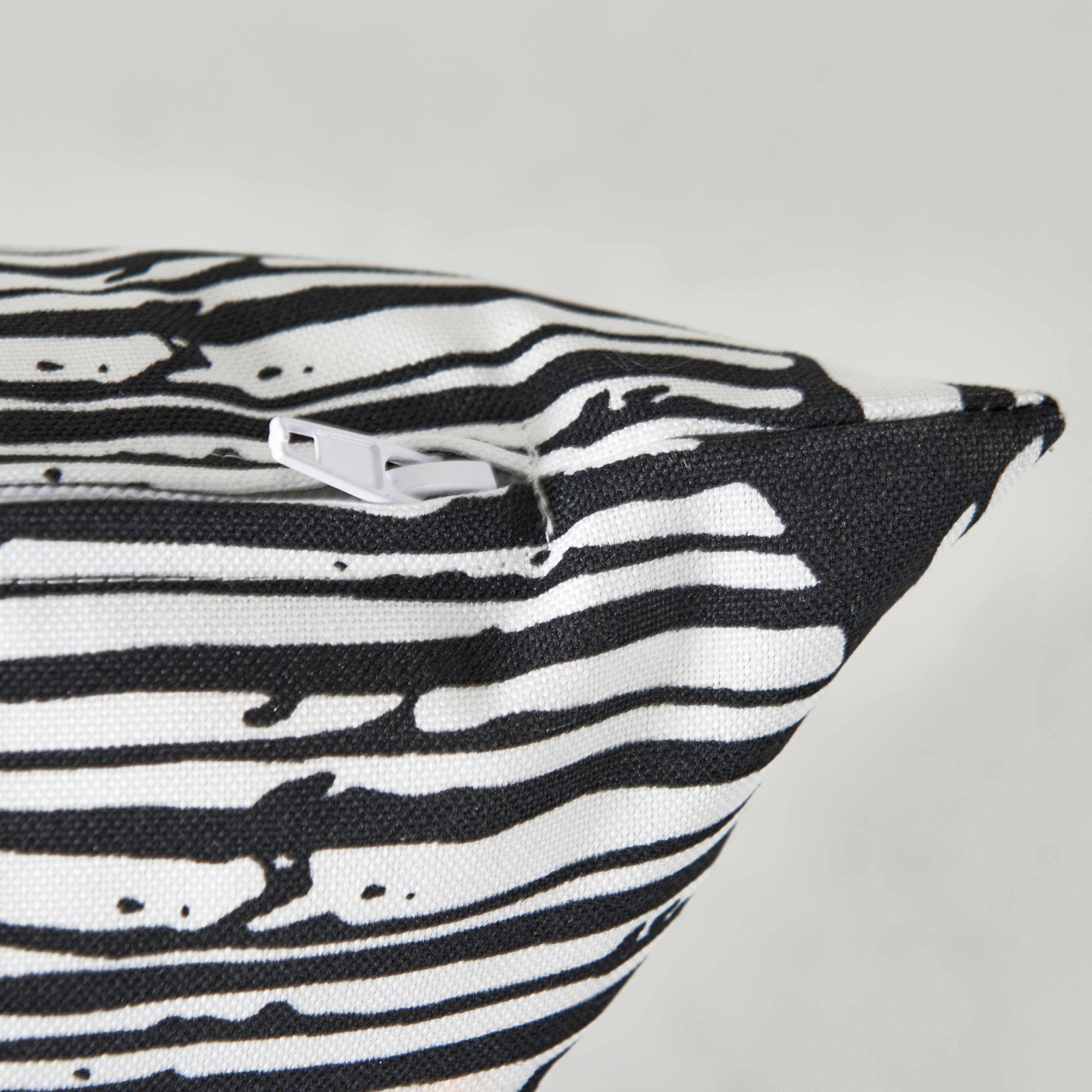 Focus coussin outdoor motifs NOIR ET BLANC