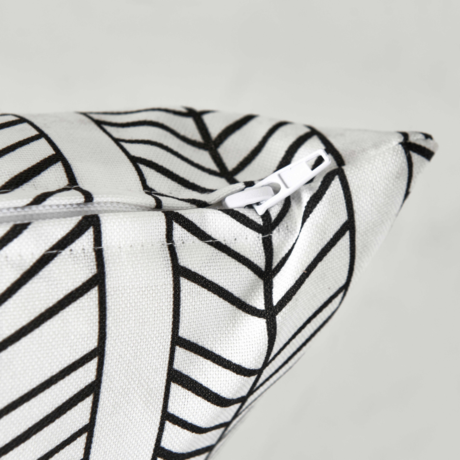 Focus coussin motif BLANC ET NOIR