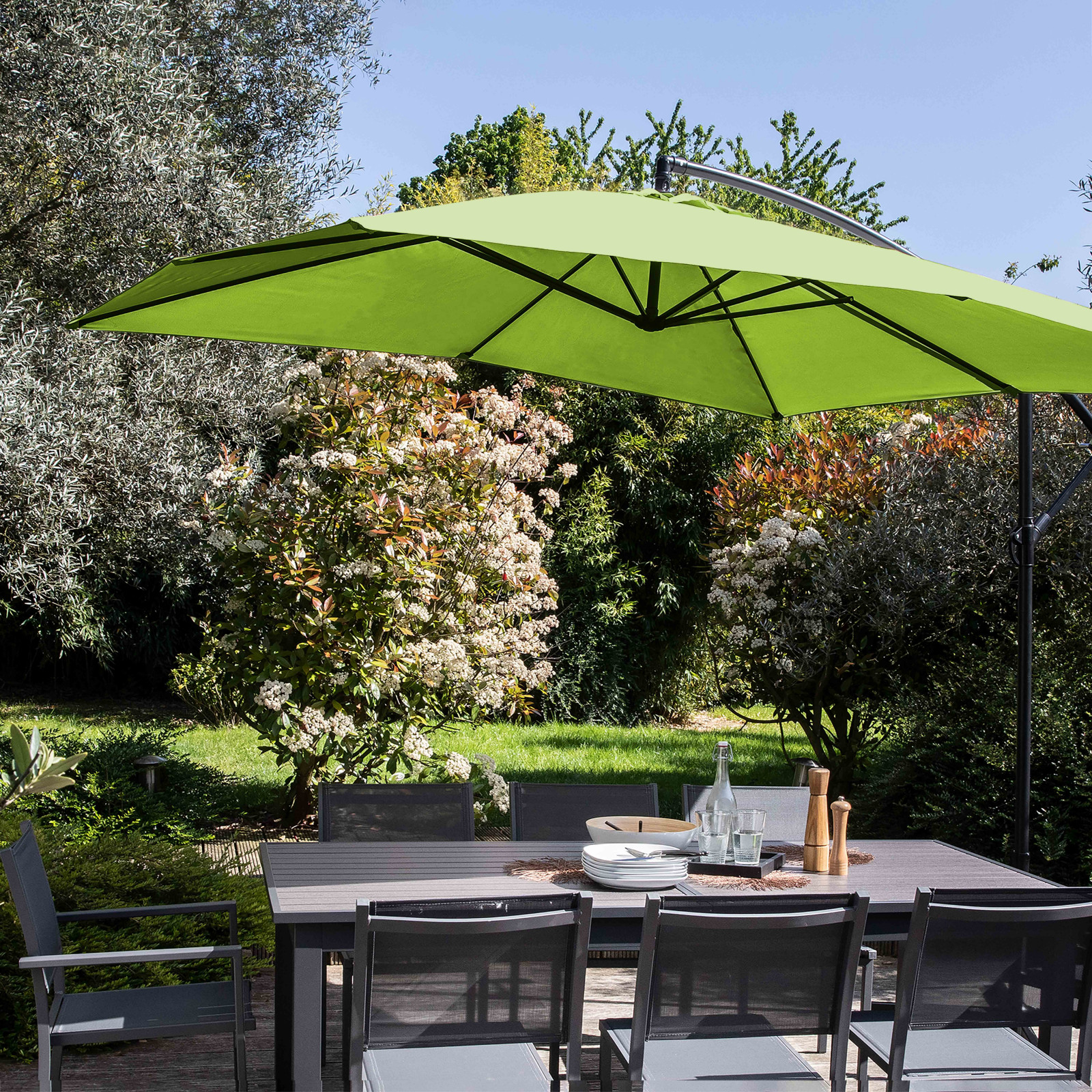 Parasol déporté 3x3 m carré et 4 dalles à lester remplissables | Oviala