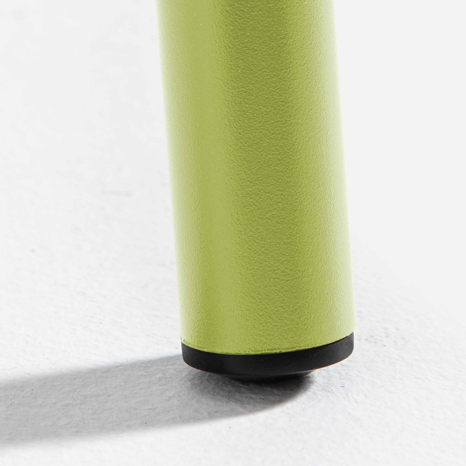 Table de jardin carrée et 8 fauteuils en métal