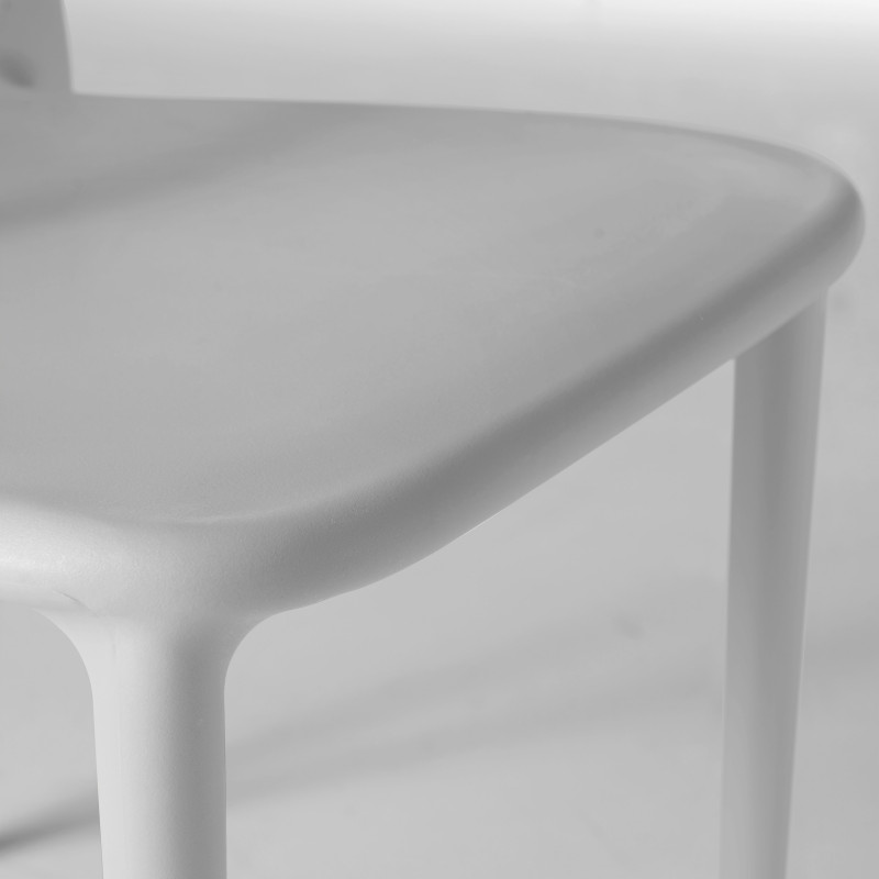 Chaise de jardin design en plastique