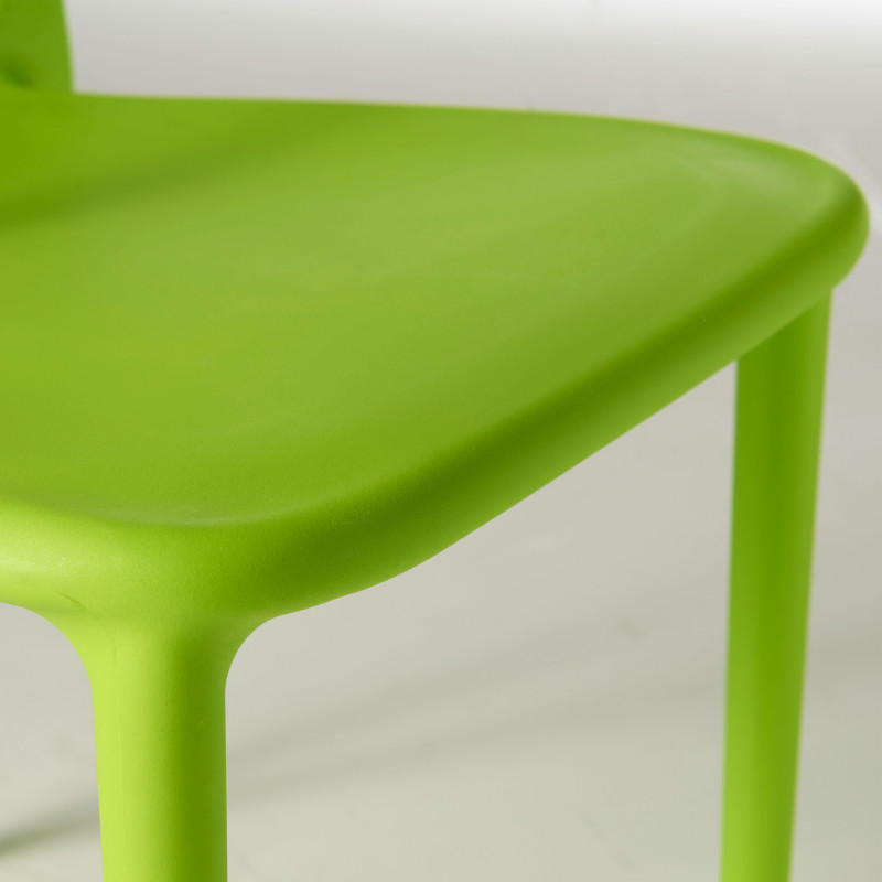 Chaise de jardin design en plastique