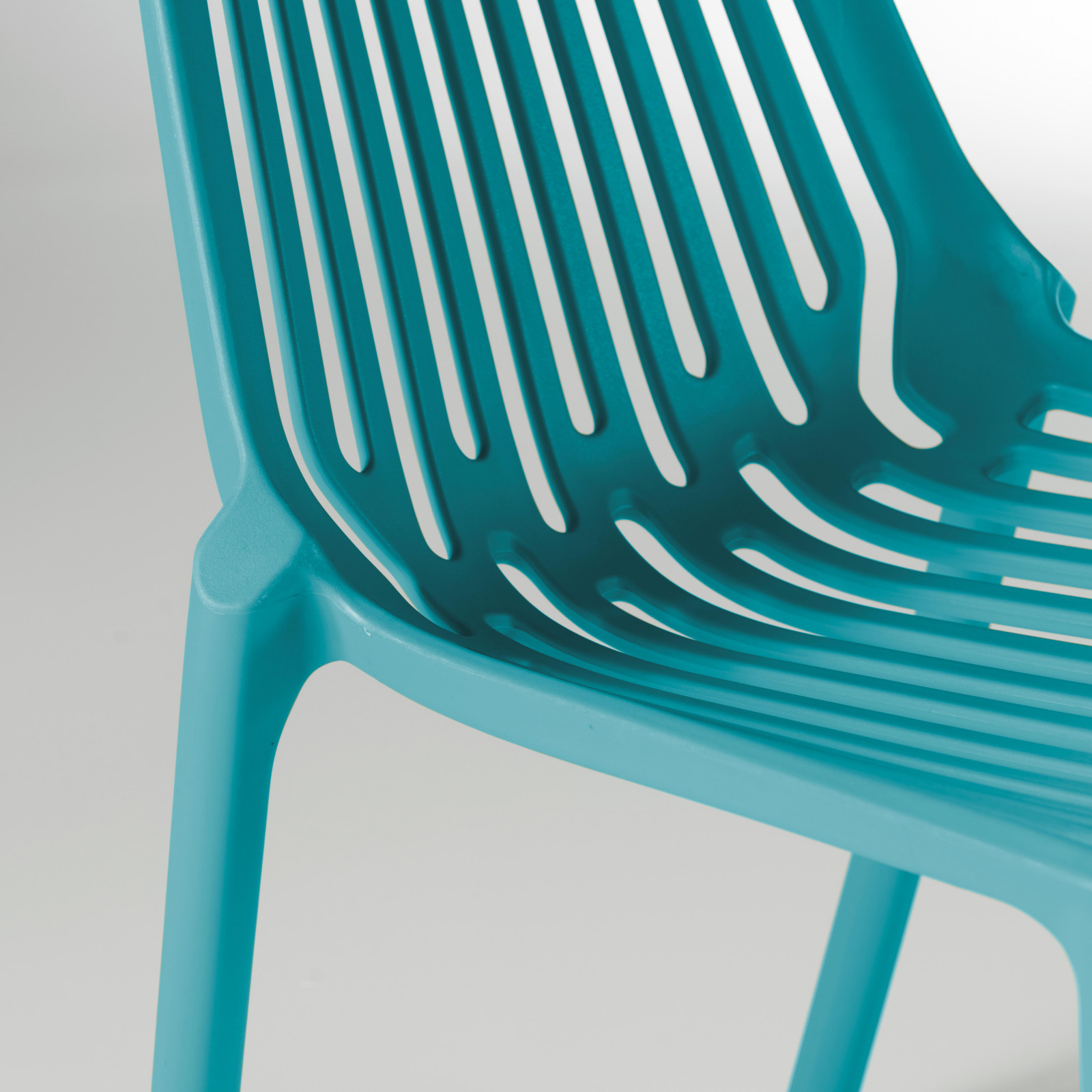 Chaise de jardin ajourée en plastique