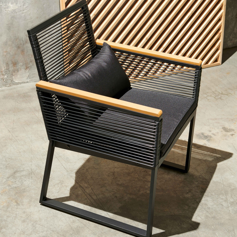 Salon de jardin 5 places composé d'un canapé, 2 fauteuils avec accoudoirs et une table basse