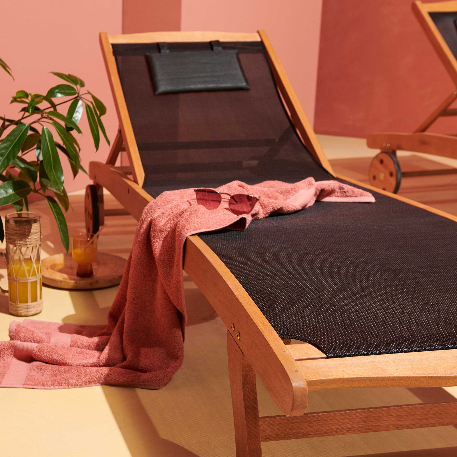 Lot de 2 bains de soleil en bois FSC avec roues, inclinables 5 positions