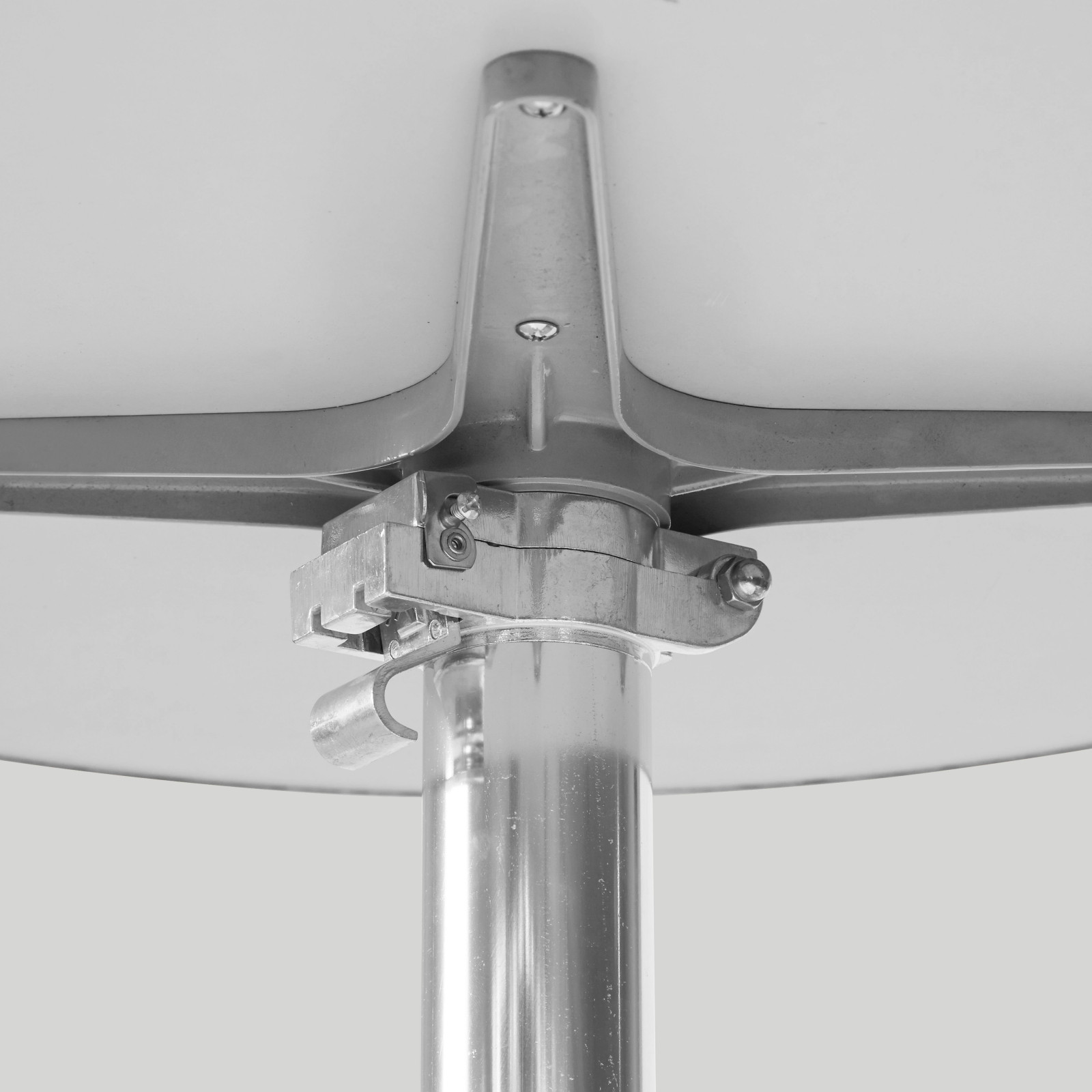 Pied de table en aluminium avec système inclinable