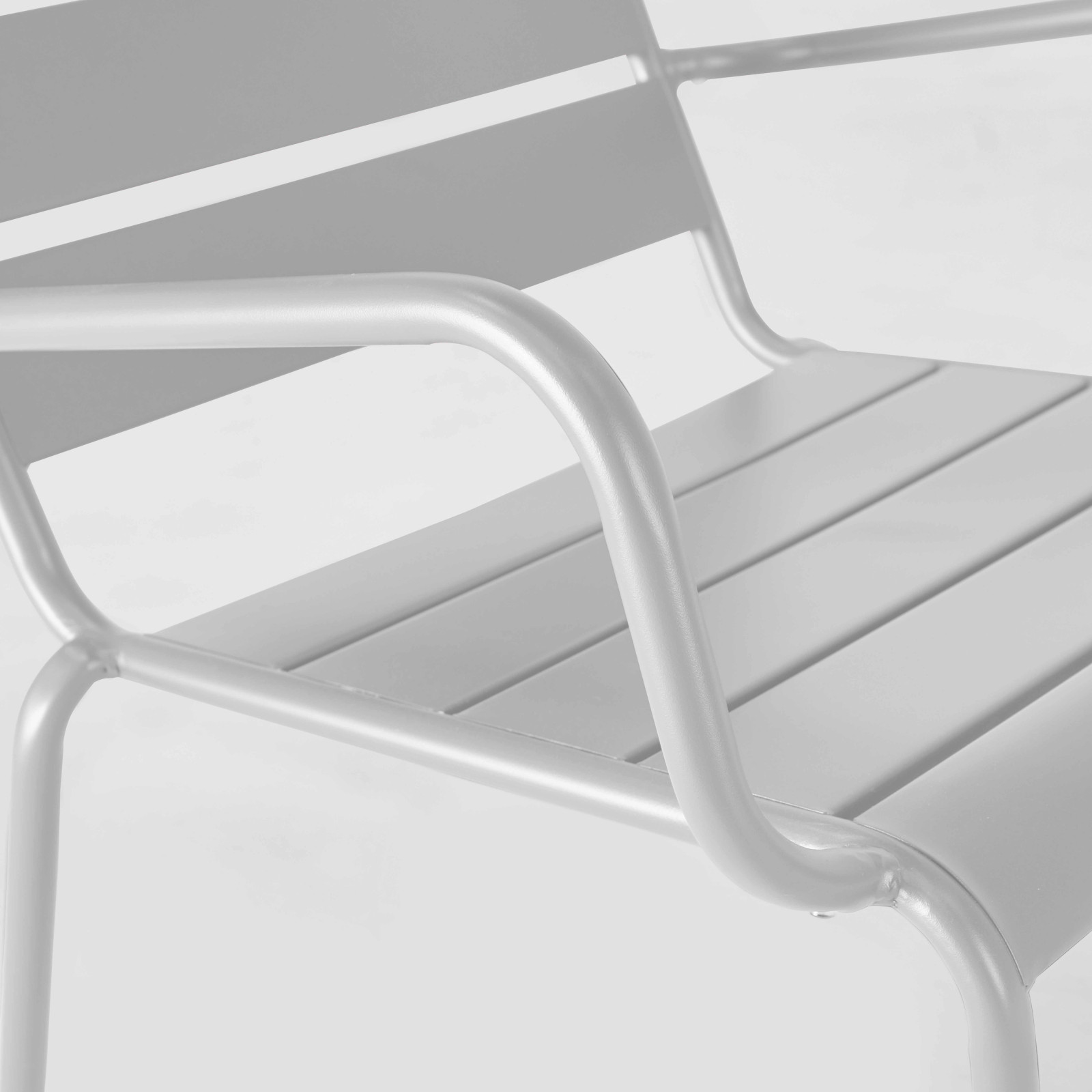 Fauteuil bas en métal