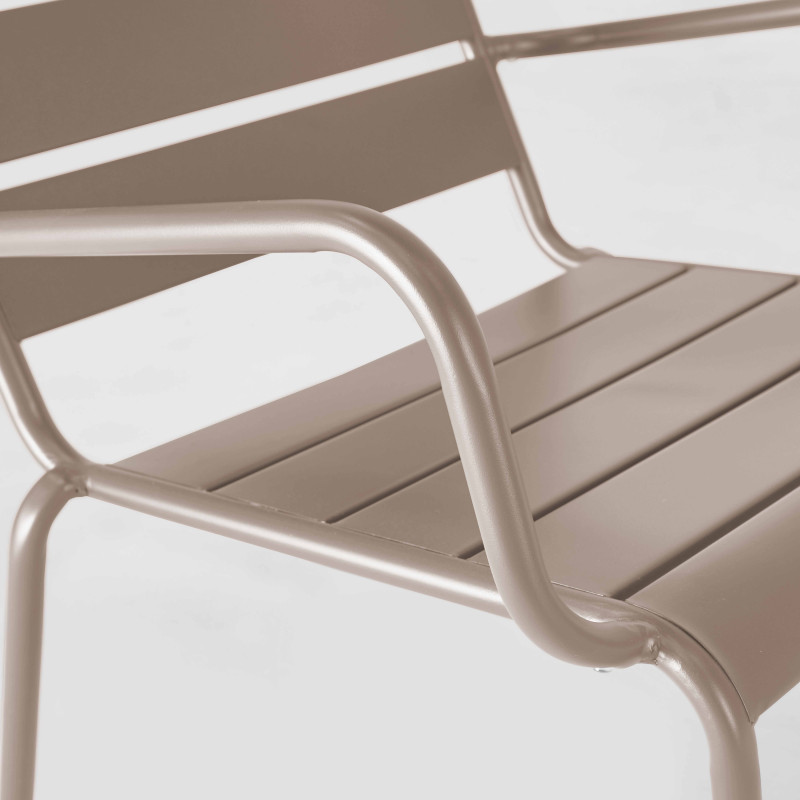 Fauteuil bas en métal