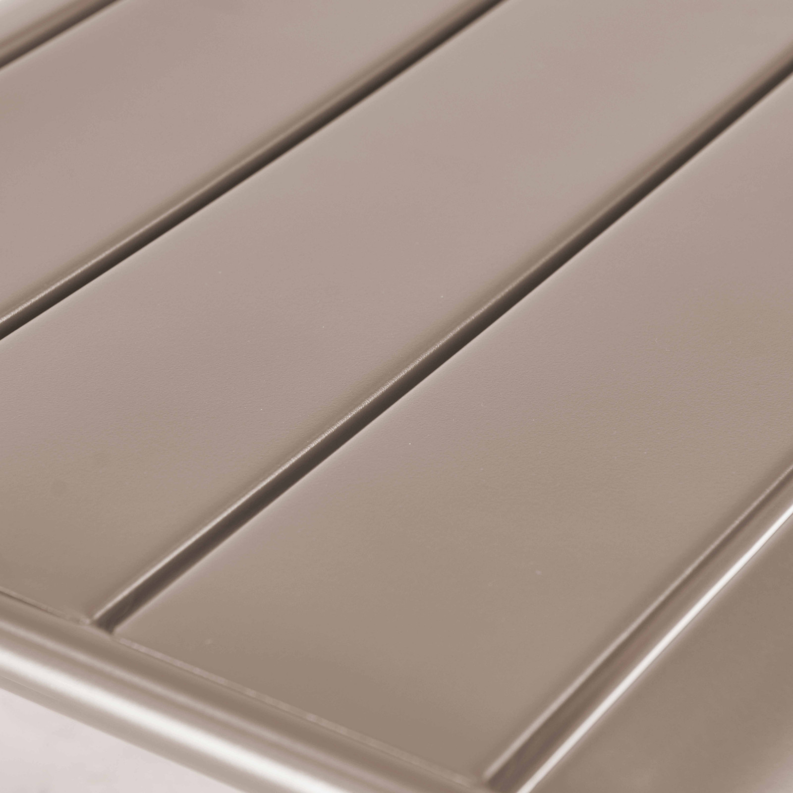 Fauteuil bas en métal