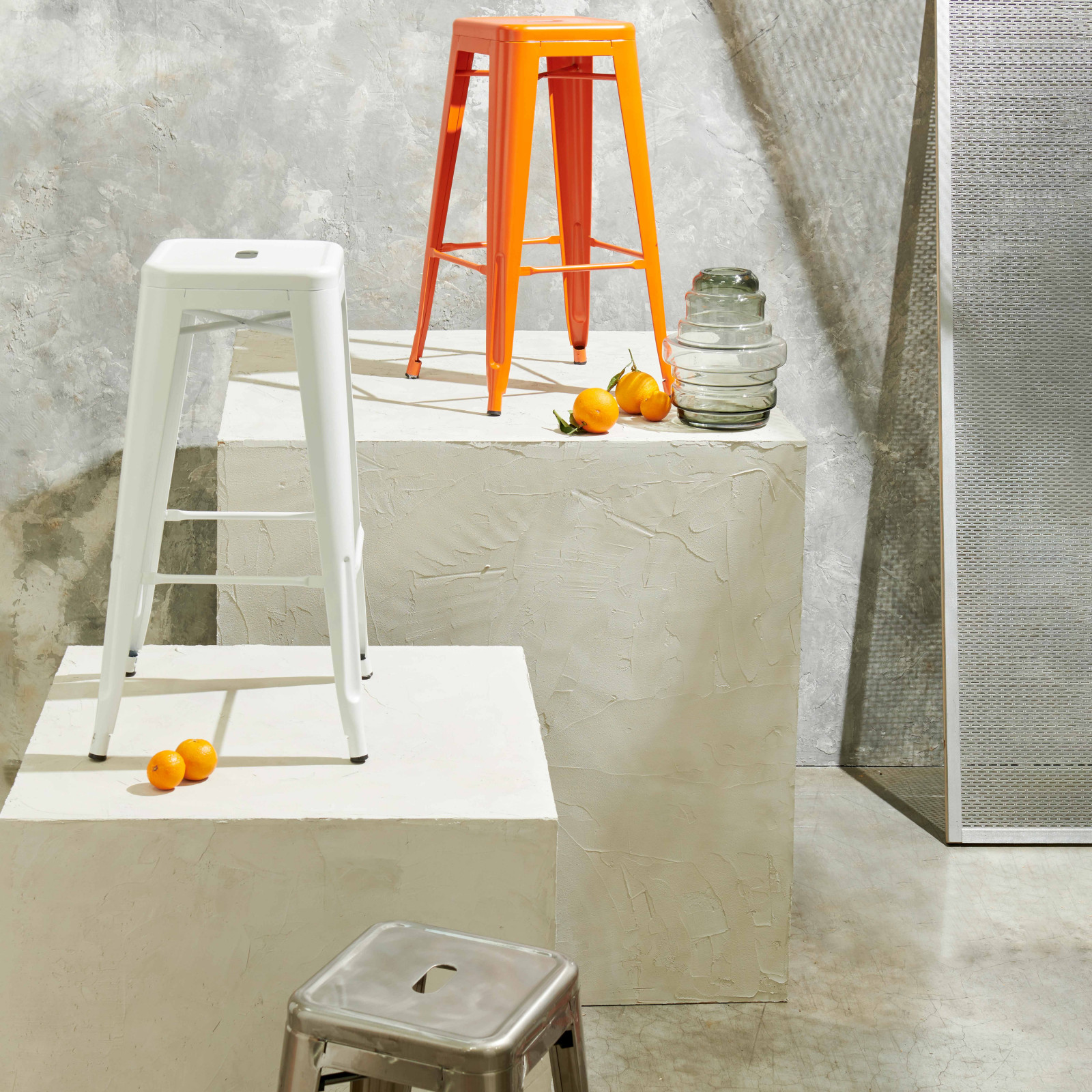 Tabouret de bar en métal mat (43 x 43 x 76 cm)