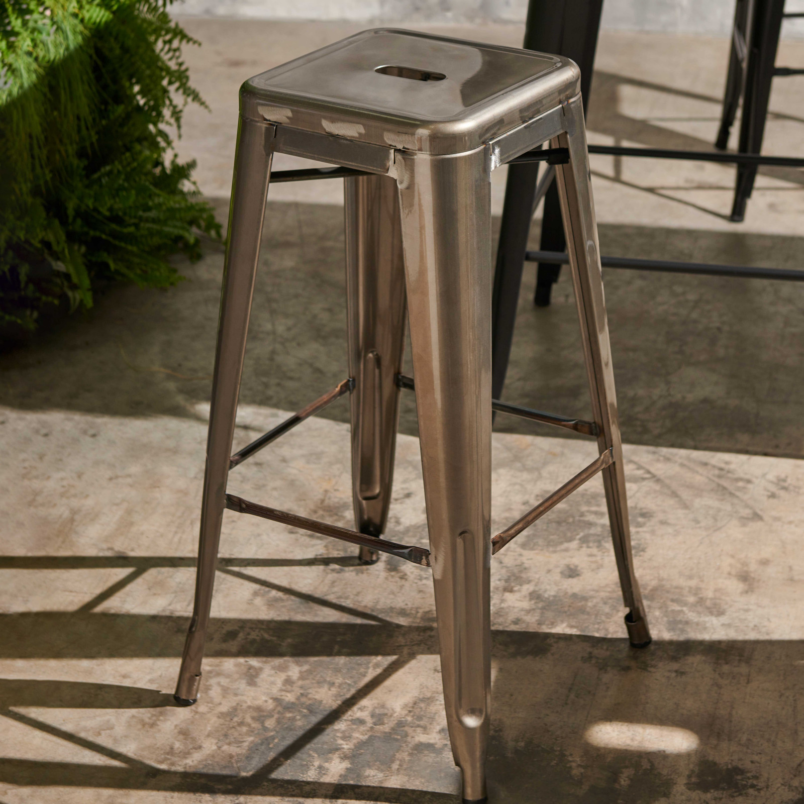 Tabouret de bar en métal mat (43 x 43 x 76 cm)