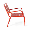 Fauteuil bas et repose-pieds en métal