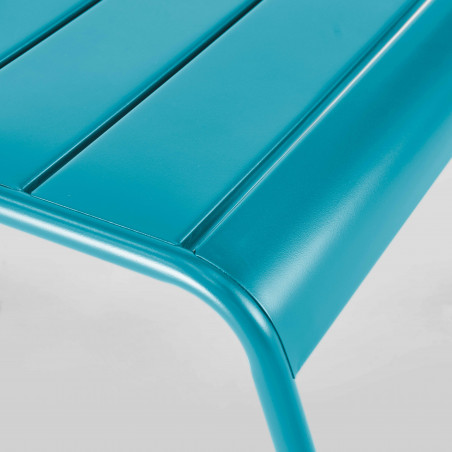 Fauteuil bas et repose-pieds en métal