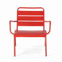 Fauteuil bas et repose-pieds en métal