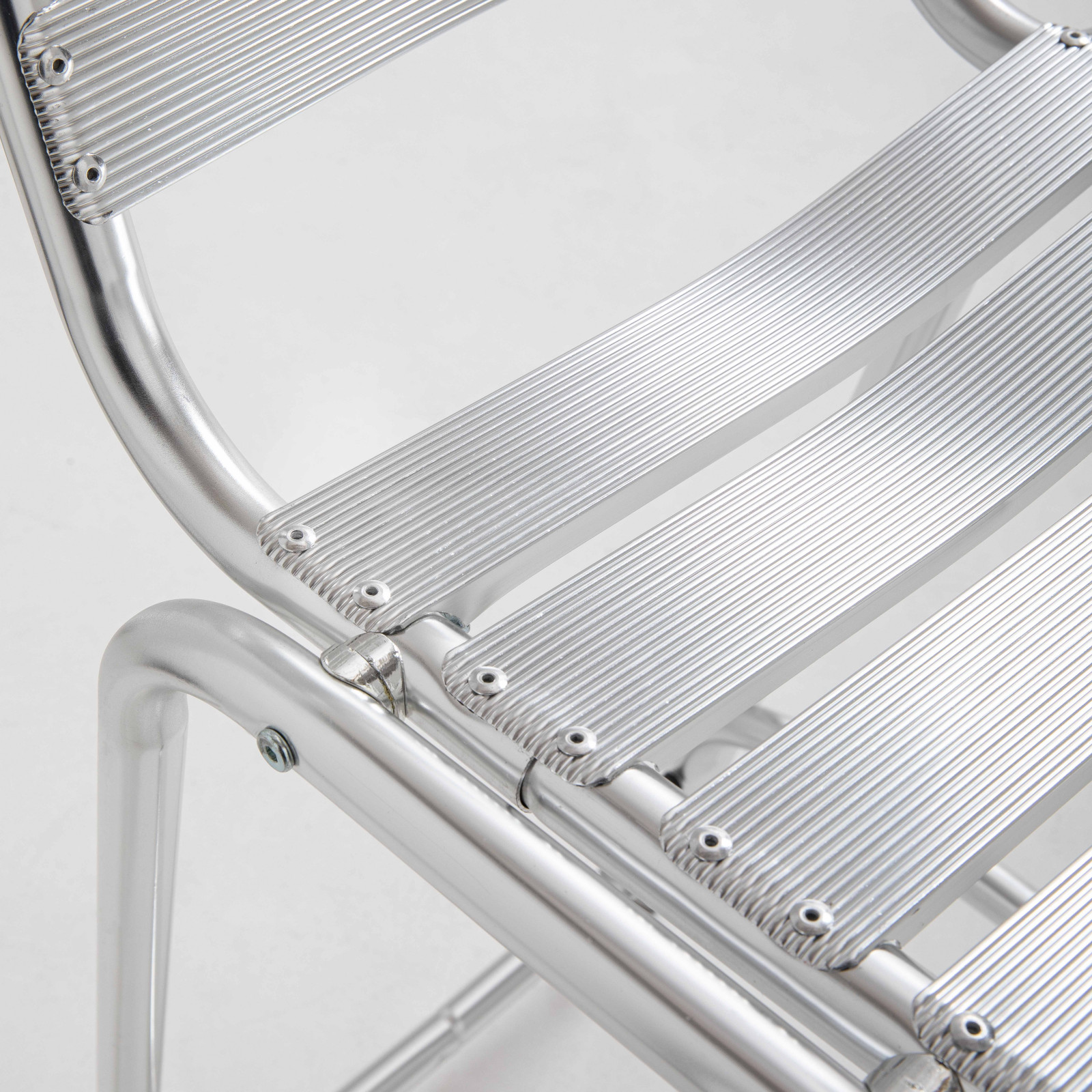 Tabouret haut en aluminium anodisé Tabouret haut en aluminium anodisé
