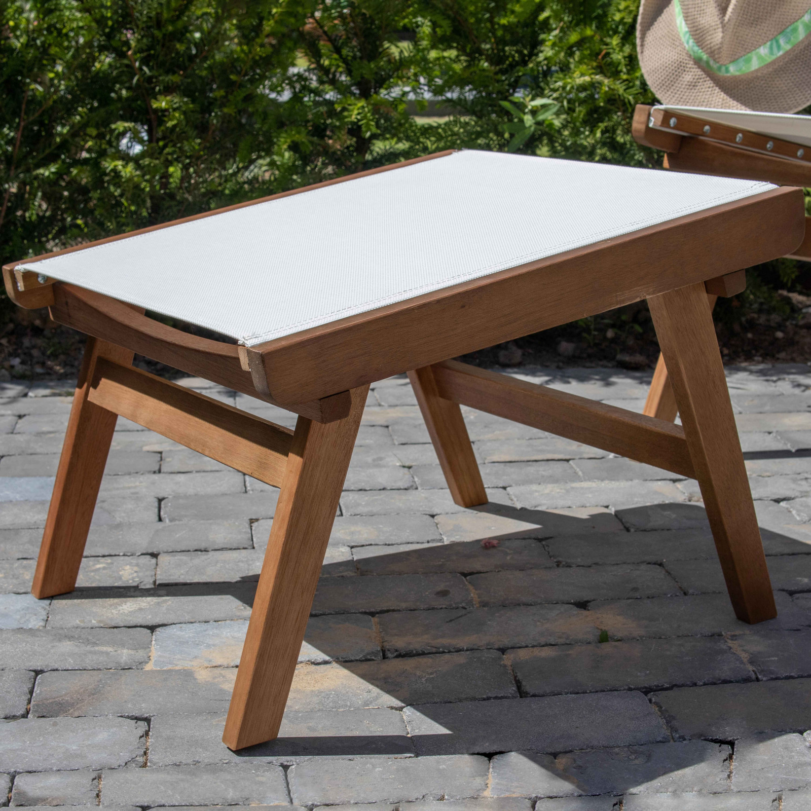 Fauteuil relax en bois d'eucalyptus avec repose-pieds