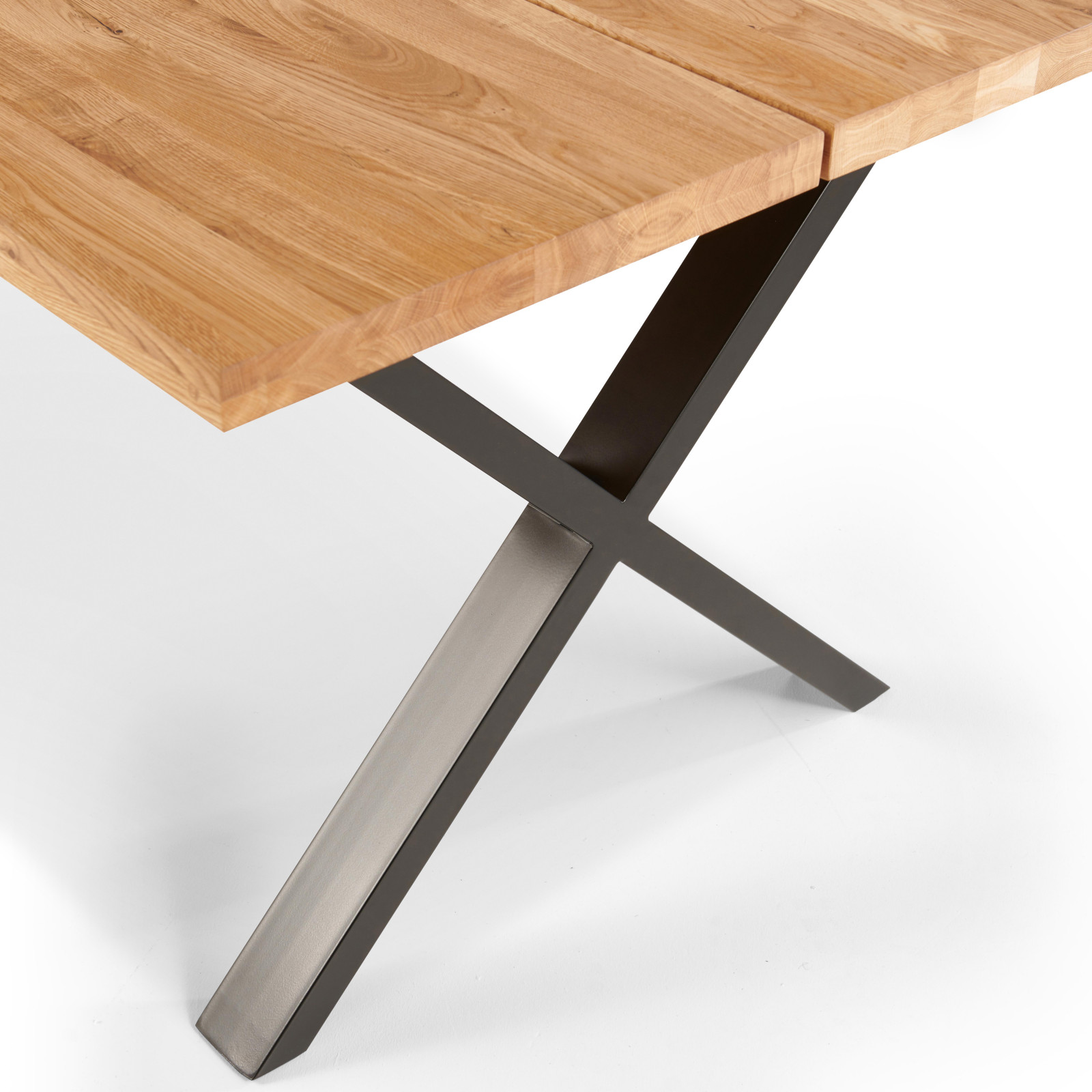 Table rectangulaire en chêne avec pieds en forme de croix