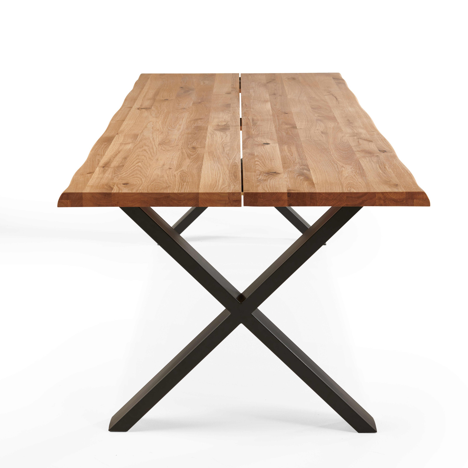 Table rectangulaire en chêne avec bords irréguliers et pieds en forme de croix