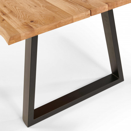 Table rectangulaire en chêne avec bords irréguliers et pieds en forme de trapèze