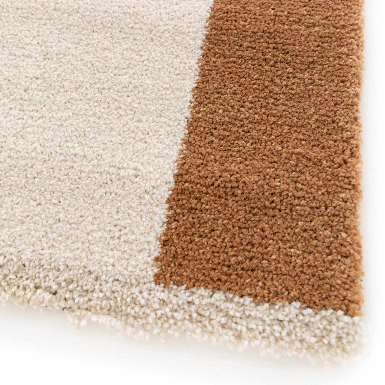 Tapis rectangulaire motif graphique à poils courts