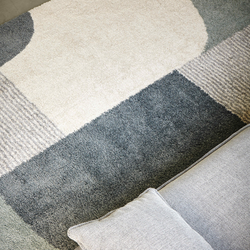 Tapis rectangulaire motif géométrique à poils longs