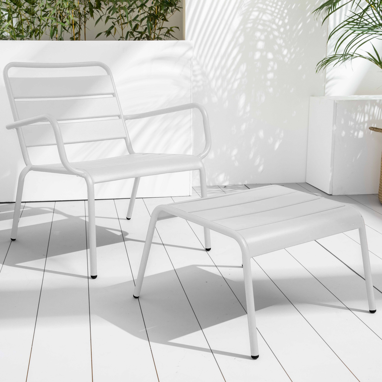 Lot de 2 fauteuils bas et repose-pieds en métal 2 couleurs