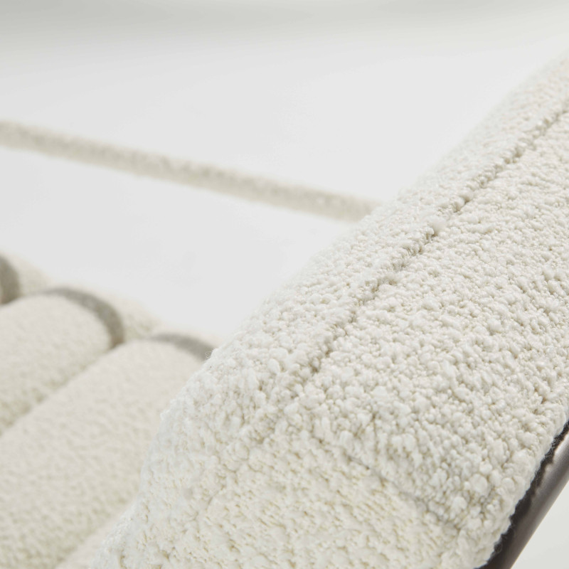 Fauteuil capitonnée en tissu bouclette