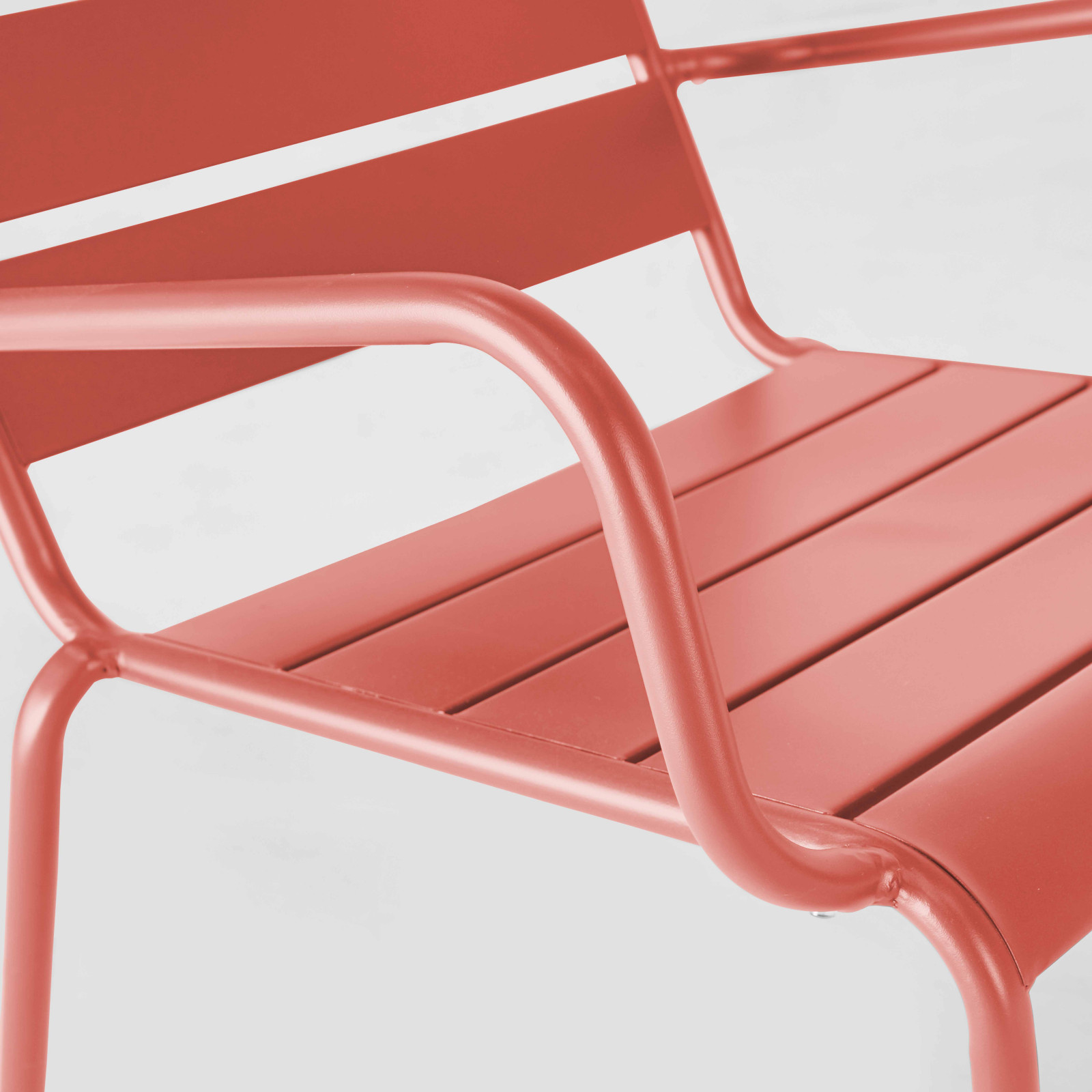 Fauteuil bas en métal