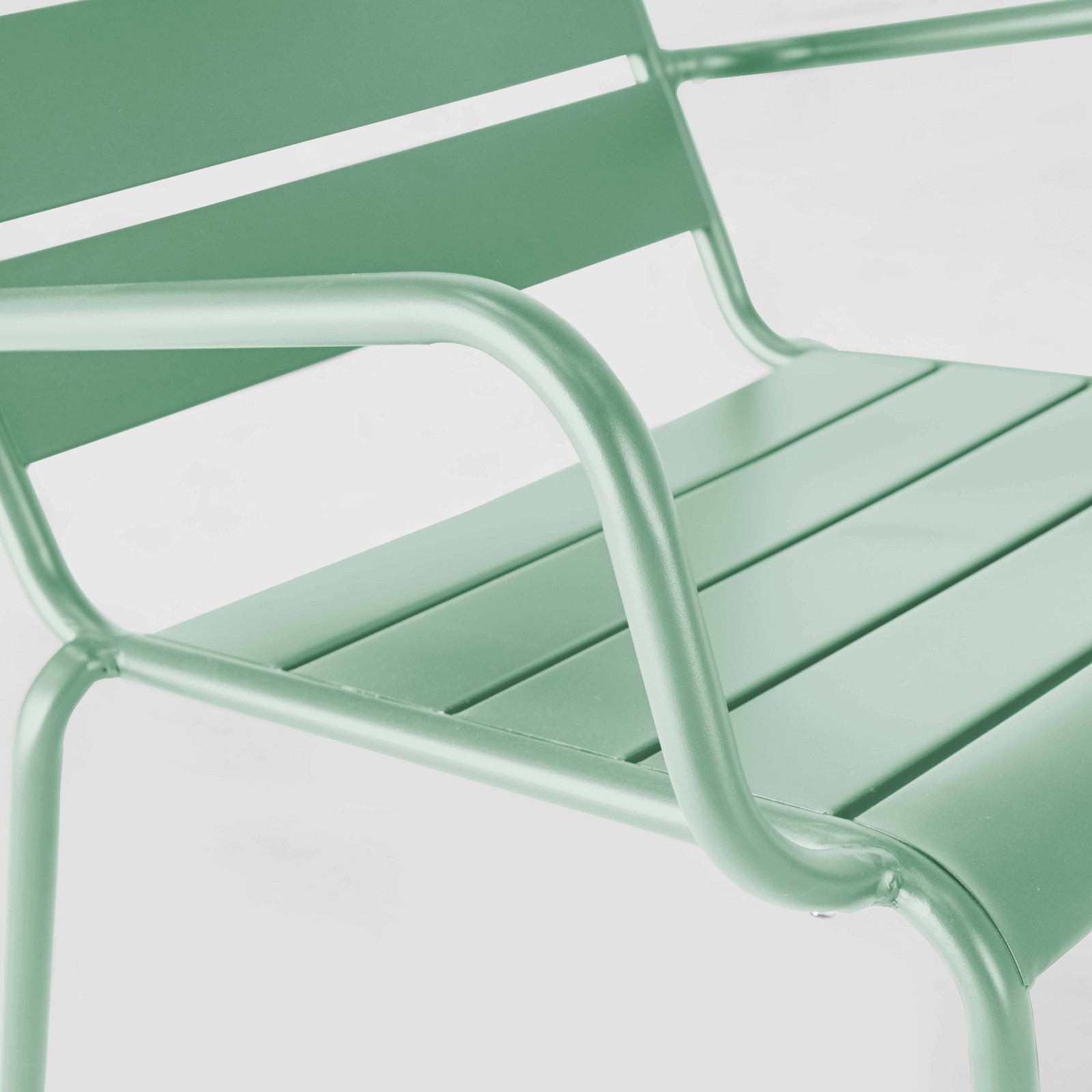 Fauteuil bas en métal