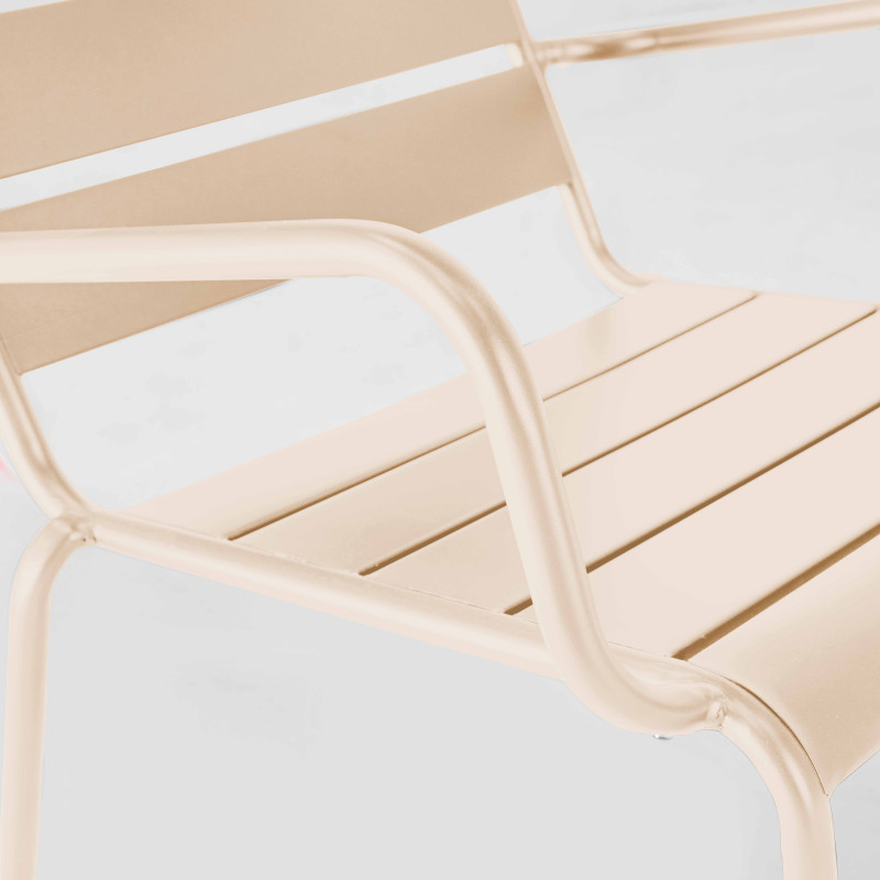 Fauteuil bas et repose-pieds en métal (4/6)