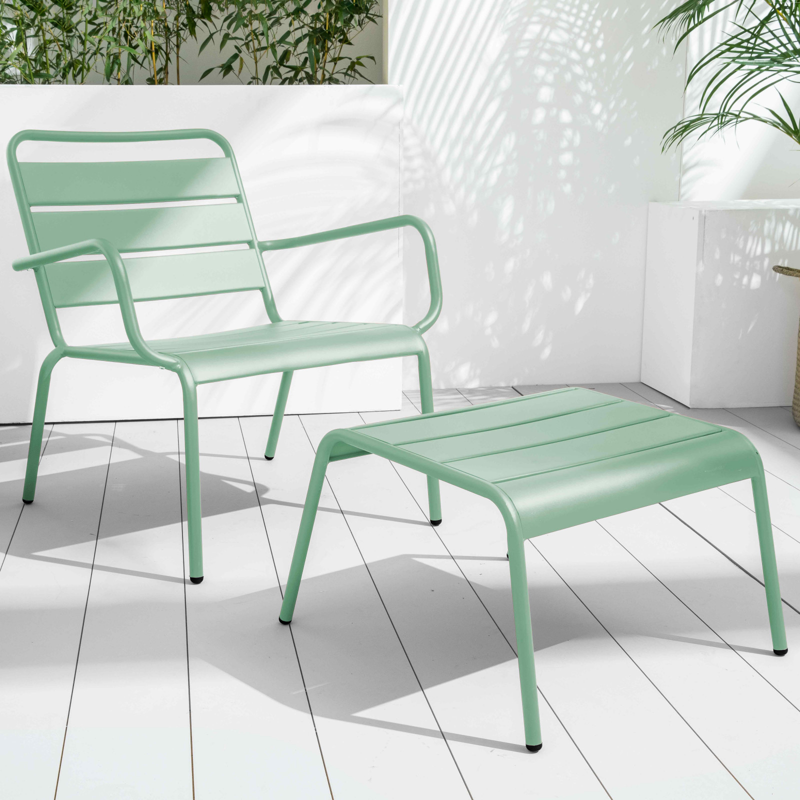 Lot de 2 fauteuils bas et repose-pieds en métal 2 couleurs