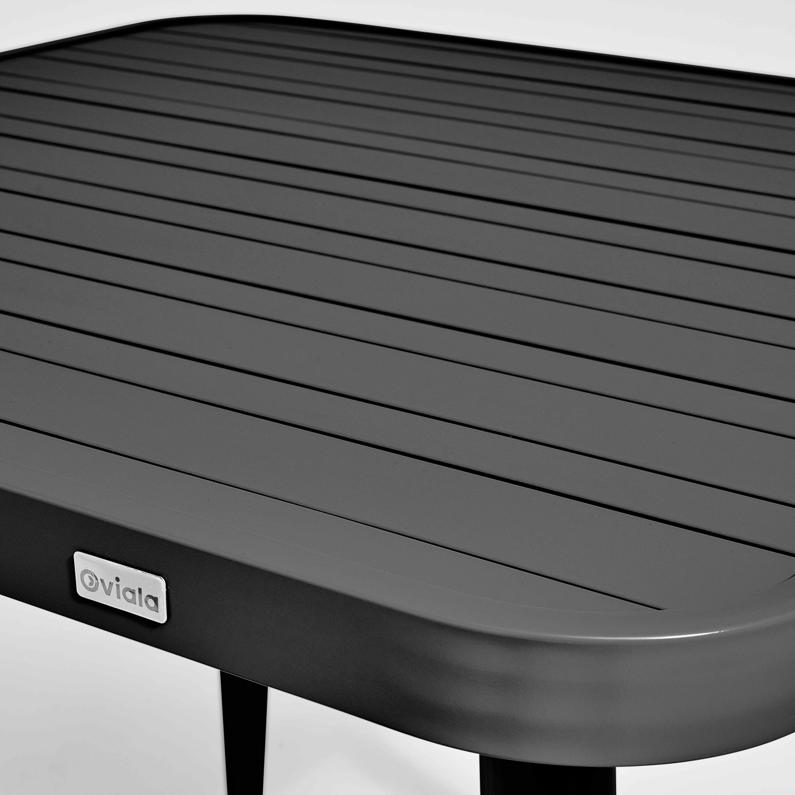 Table de jardin carré 75 x 75 cm et 4 chaises avec accoudoirs en aluminium