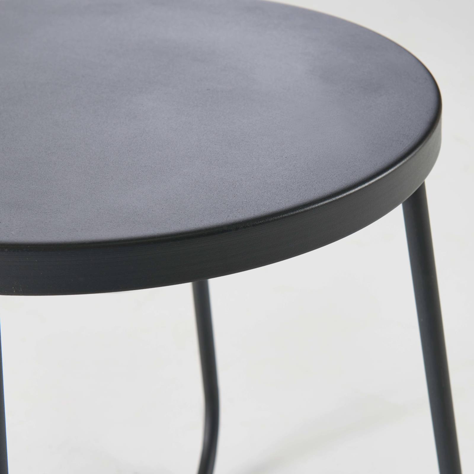 Lot de 2 chaises de jardin en résine tressée et une table basse