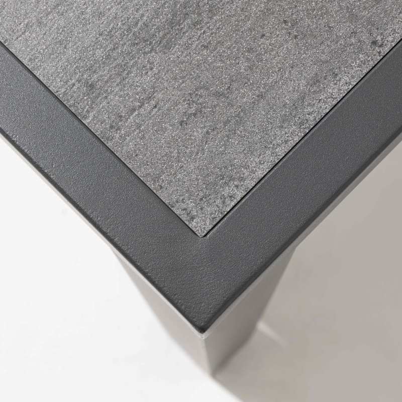 Table de jardin en céramique 10 places effet béton ciré