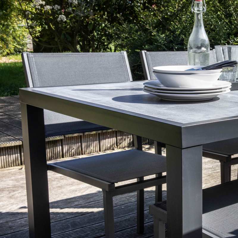 Table de jardin rectangulaire avec plateau en céramique effet béton ciré 185 x 95 cm, 6 chaises et 2 chaises avec accoudoirs