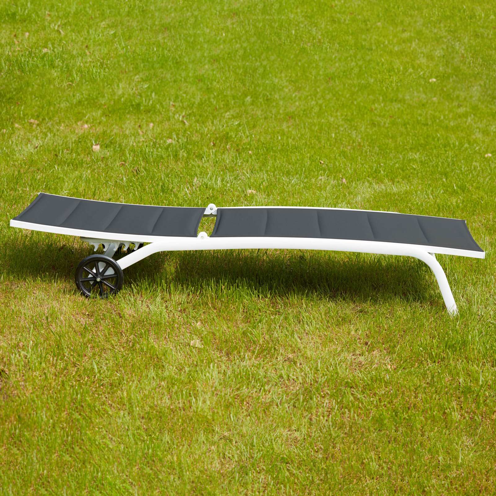 Lot de 2 bains de soleil en aluminium avec roues, inclinables 4 positions